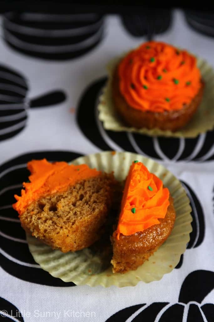 Bright pumpkin cupcakes that are perfect for halloween or just for autumn season