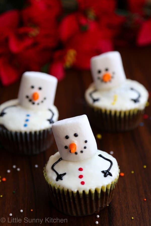 christmas snowman cupcake